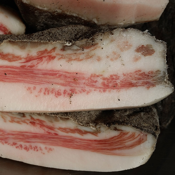 ilgustonline Guanciale al Pepe Stagionato 1 kg - Sottovuoto - Prodotto 100%  Artigianale ideale per Carbonara e Amatriciana